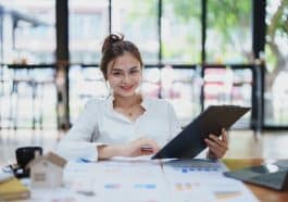 Verschiedene Kreditangebote vorab genau prüfen & Beratung einholen